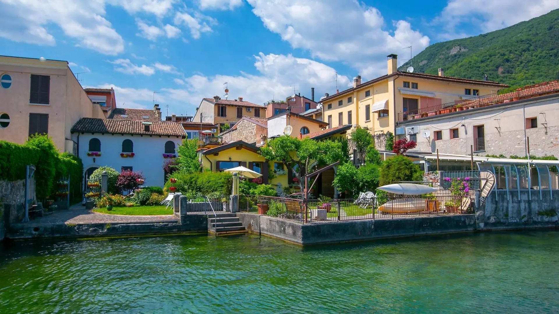 Viktor House Salo - 100 Mt Near Lake - Happy Rentals 0*,  Italy